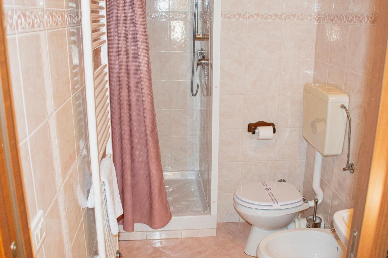 Camera Doppia con Letti Singoli con Bagno Privato